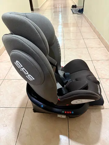 Used rotating infant car seat with ISOFIX base
