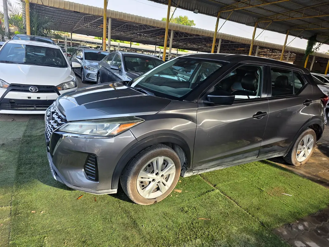 Nissan Kicks 2021 — photo 1 of 20