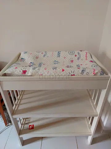 Wooden Baby Changing Table with Mattress - White