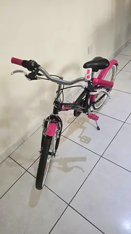 Btwin - from Decathlon- Childrens (Girls) 20-inch Pink  Black Bicycle with Gears and Mudguards