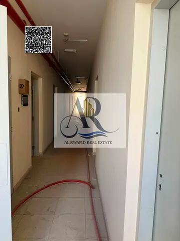 سكن عمال متكامل مع مهري، مناسب للشركات الباحثة عن سكن جاهز ومنظم للموظفين في موقع حيوي قريب من المناطق الصناعية والخدمات