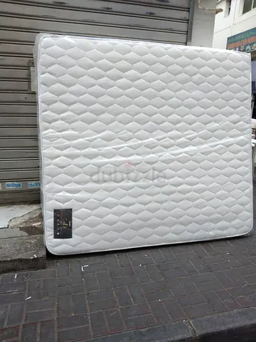 King size 180x200cm mattress with topper foam.  Same day delivery available