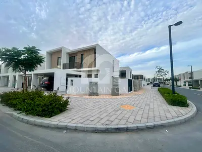 Largest Corner Plot Very close Pool Multiple Chqs