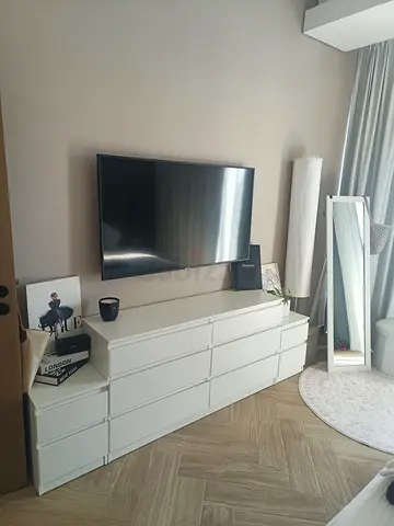 White 8-Drawer Low Dresser / TV Console in Good Condition