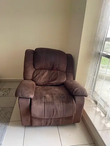 Comfortable brown single recliner armchair — good condition