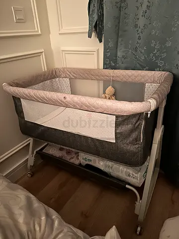 Portable Bassinet / Cradle in Grey - Good Condition