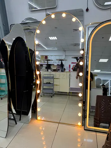 Freestanding Hollywood Vanity Mirror with Bulbs - Large Full Length