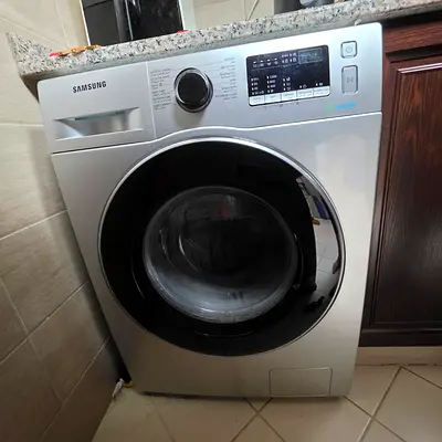 غسالة نوع سامسونج فل اتوماتيك وزن ٨ كيلو بحالة جديدة
