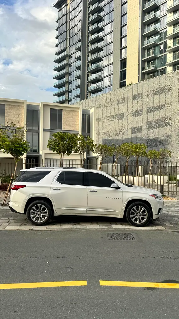 Chevrolet Traverse 2021 — photo 1 of 6
