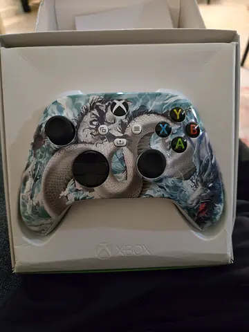 Custom Xbox Wireless Controller with Snake Artwork (Like New)