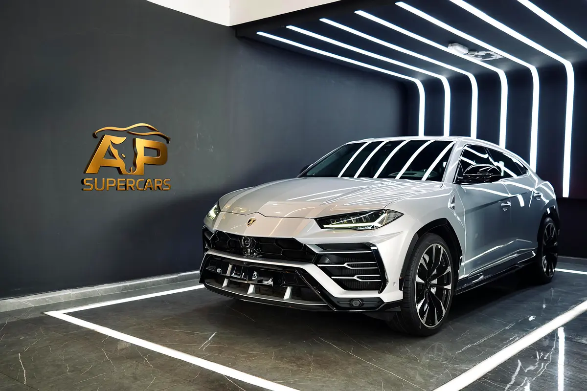 Lamborghini Urus 2020 — photo 1 of 8