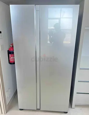 Hitachi 760 litter refrigerator with double cooling fan system