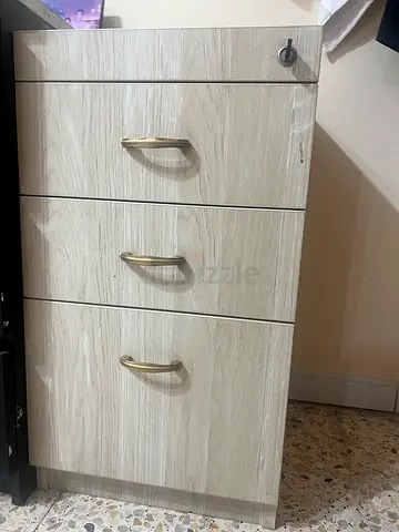 Light wood 2-drawer bedside/nightstand in good condition