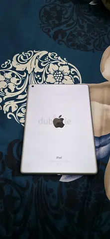 Apple iPad (Silver) - Good Used Condition