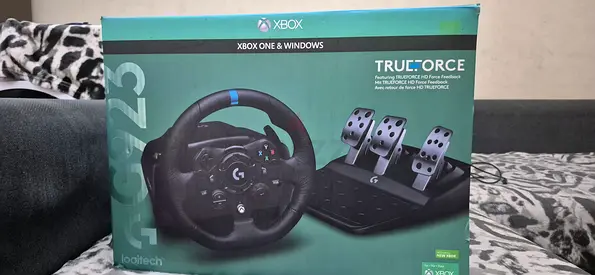 Logitech TrueForce Racing Wheel + Pedals (Xbox One  Windows) G923 - Boxed