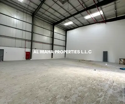 Retail warehouse behind SZR - High power - High ceiling