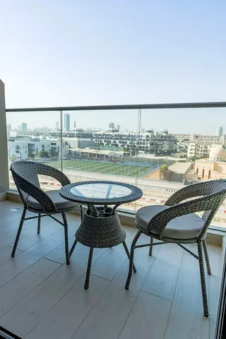 مساحة معيشة عصرية هادئة مع مرافق فاخرة