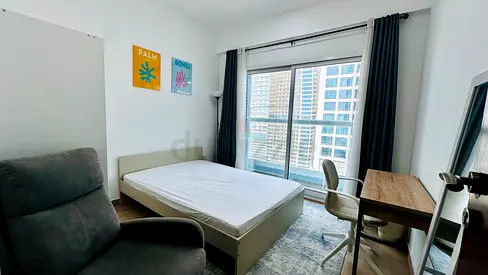 Private Room with Balcony for a Lady