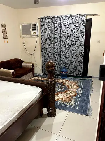Room available for family or couple in deira muteena