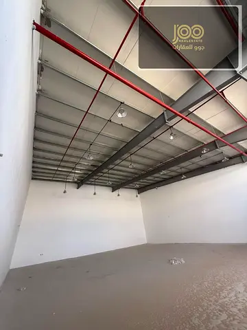 مستودعات جديدة 2860 قدم بأم الثعوب، 25kw، 110,000 للمستودع و120,000 للشوروم، 4 متجاورة، جاهزة، لجميع النشاطات
