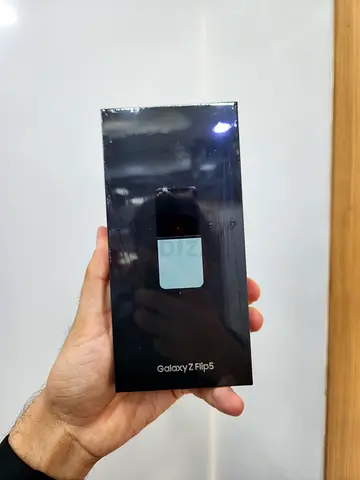 Samsung Galaxy Z Flip 5 256GB Box packed