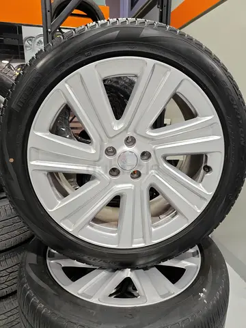 Range Rover OEM 22 inch Alloy + PIRELLI PNCS TYRES