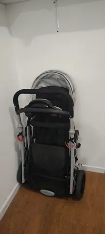 Lightly used compact foldable stroller - good condition