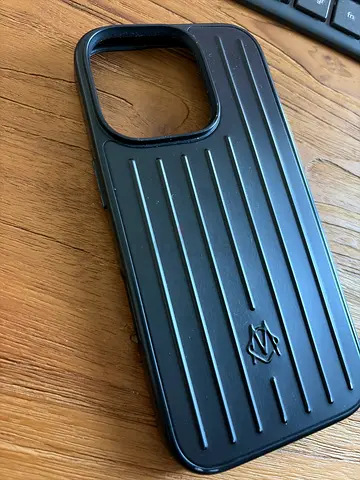 iPhone 16Pro Rimowa case