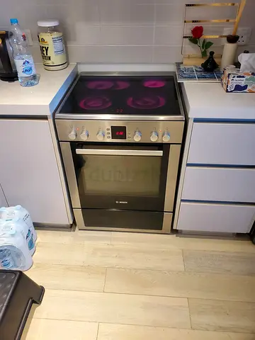 Bosch 4 burner electric stove 60 by 60 cm freestanding