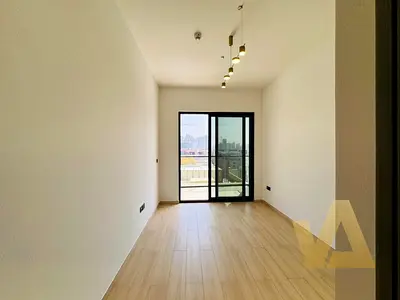 NEAT AND BRIGHT | READY TO MOVE IN | Monthly Option