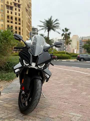 BMW S1000RR 2025 Carbon Fiber Edition GCC UNDER WARRANTY