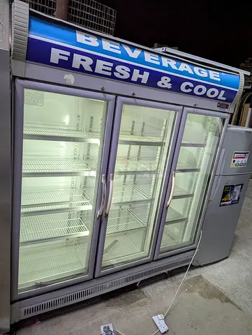Commercial 3-door Beverage Cooler / Display Fridge - Working