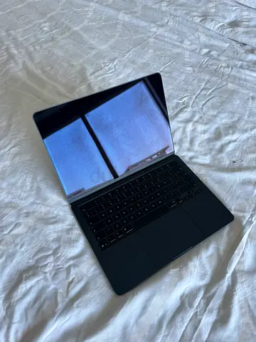 13 MacBook Air: M4 chip, 16GB, 512GB SSD with 10-core CPU and 10-core GPU, English Keyboard