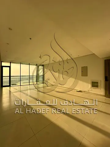 شقة 3 غرف وصالة بإطلالة بحرية كاملة | باركينج 2 | ستور | الممزر التعاون