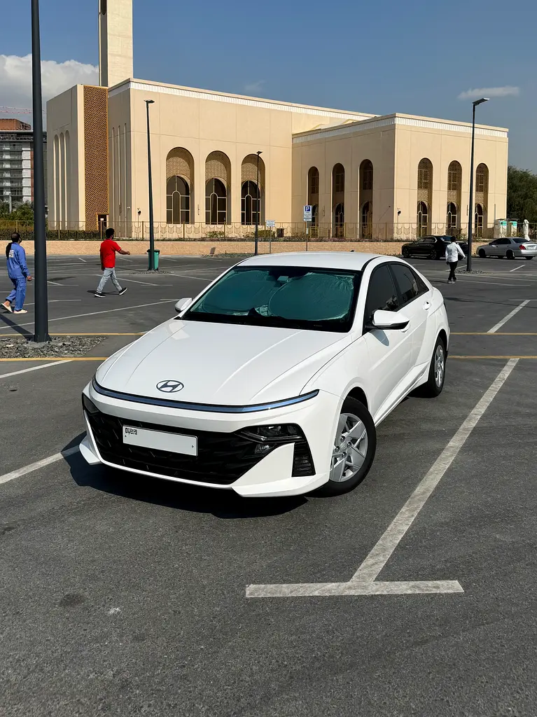 Hyundai Accent 2024 — photo 1 of 8