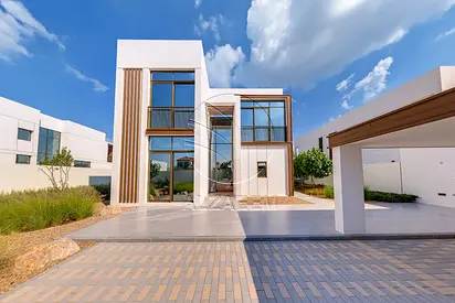 HOT DEAL Villa with Spacious 1,000 Sqm Plot