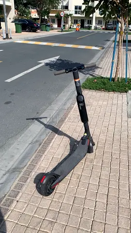 Ninebot ES4 Electric Scooter — Low mileage (350kms)