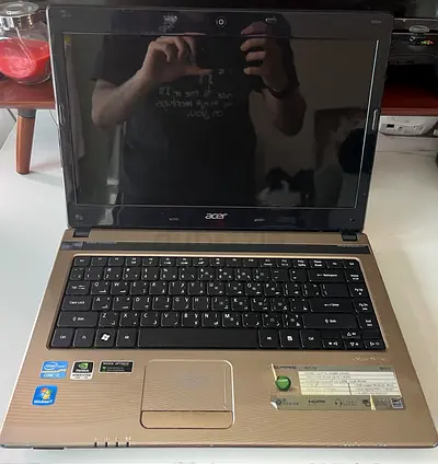 Acer 4752G Laptop 14 + FREE Keyboard