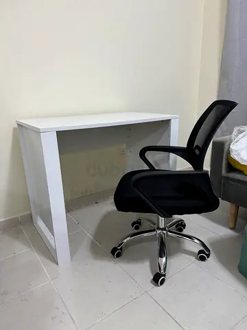 Minimalist Office Desk + Chair | Like new