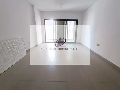 استوديو بإطلالة مذهلة مع شرفة متاح للإيجار