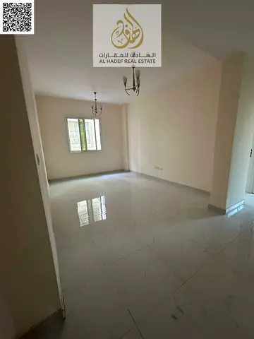 شقة غرفة وصالة أول ساكن للإيجار في عجمان الروضه 2 على شارع الشيخ عمار مباشرة بمساحات واسعة جداً وتشطيب فاخر وتكييف مركزي وصيانة مجانية وقريبة من جميع