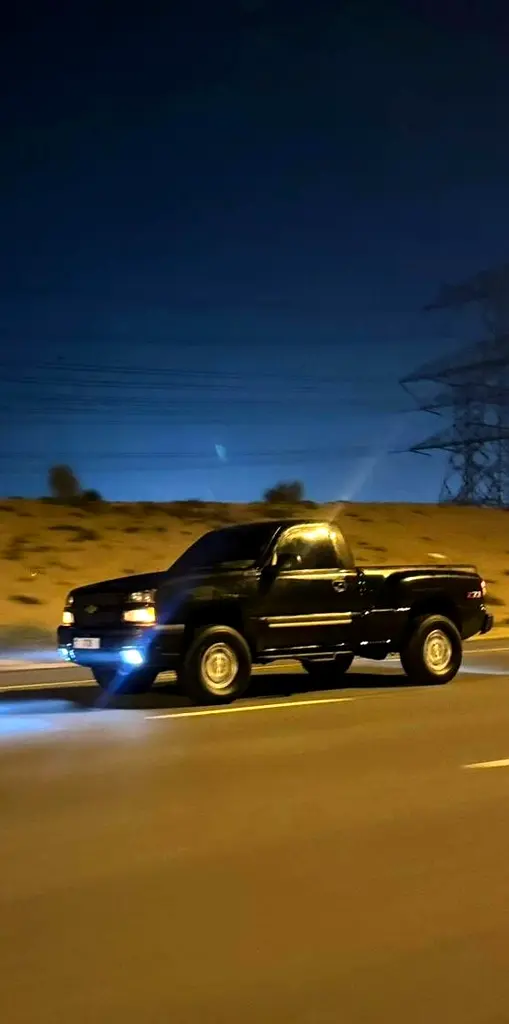 Chevrolet Silverado 2004 — photo 1 of 7
