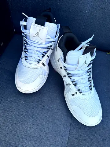 White Air Jordan sneakers original - 43 size