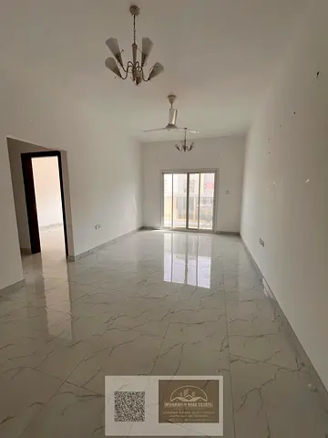 للإيجار شقة غرفتين وصالة في المويهات 3 – موقع مميز وقريب من المدارس ومخرج دبي