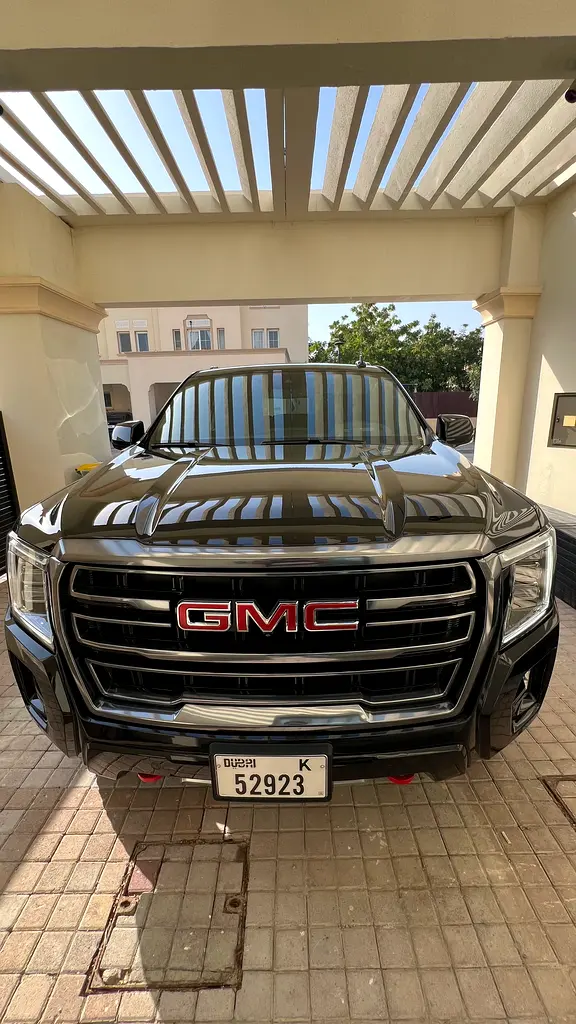 GMC Yukon 2023 — photo 1 of 14