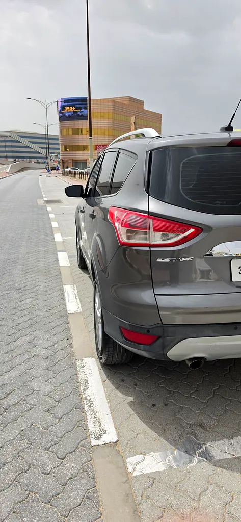 Ford Escape 2014 — photo 1 of 9