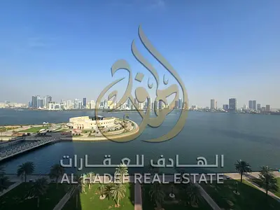 شقة فاخرة بإطلالة بحرية أمامية للإيجار في المجاز 3 غرفتين وصالة مع غرفة خادمة وباركن مجاني وجيم ومسبح بموقع مميز