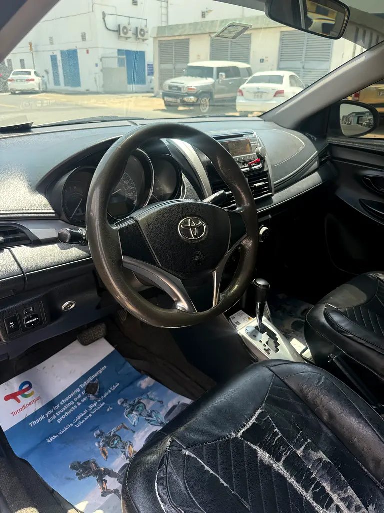 Toyota Yaris 2017 — photo 1 of 2