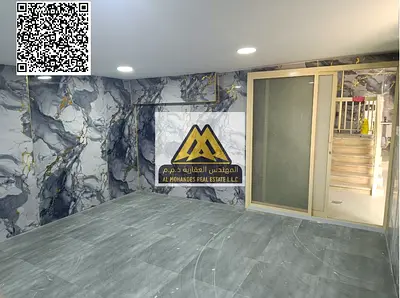 تتميز هذه الوحدة السكنية بموقع استراتيجي في منطقة الروضة 3 حيث توفر بيئة عائلية هادئة مع سهولة تامة في الوصول للمخارج الرئيسية والخدمات الحيوية المحيط