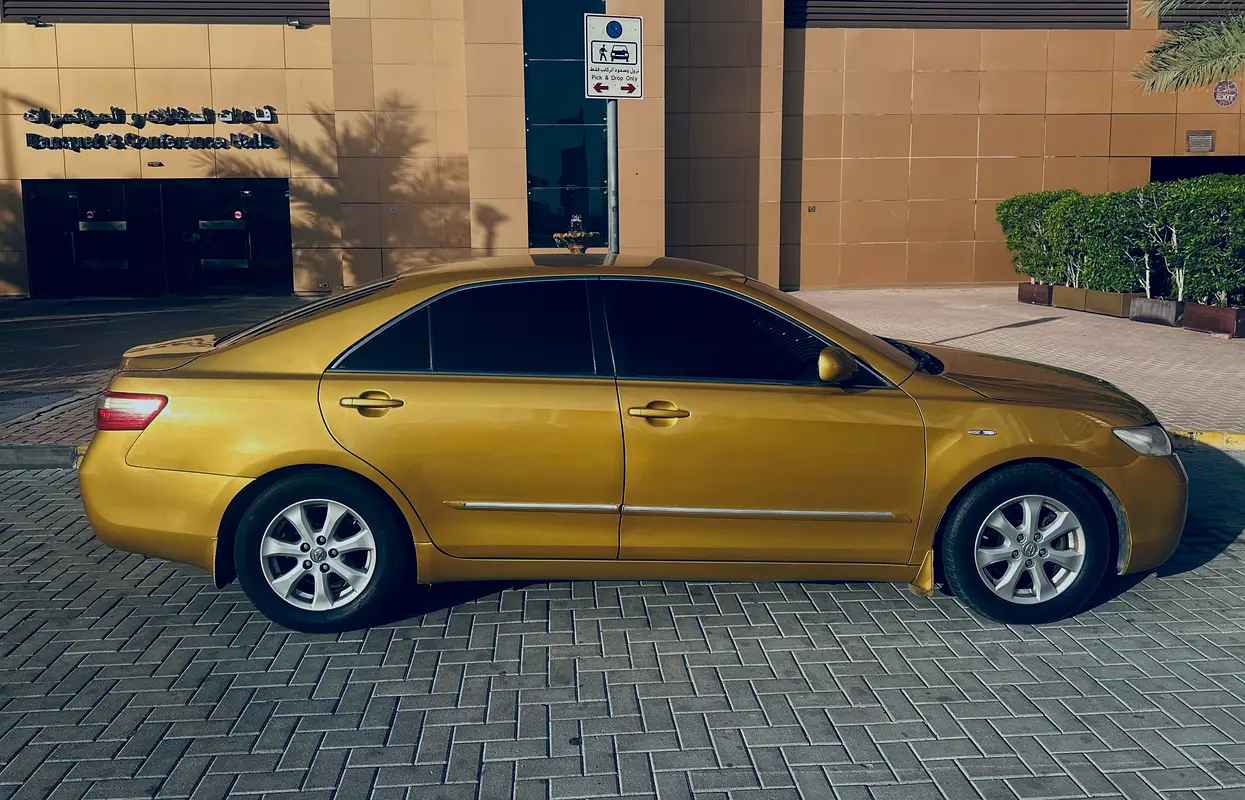 Toyota Camry 2007 — photo 1 of 6